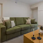 Stylish 2Br Retreat In Lisbon By Lovelystay
