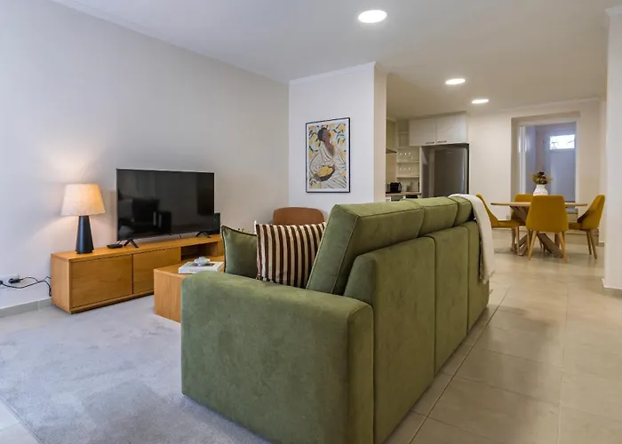 Stylish 2Br Retreat In Lisbon By Lovelystay