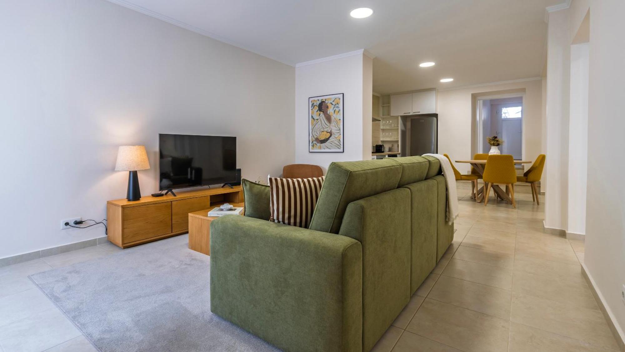 Apartamento Stylish 2br Retreat In By Lovelystay